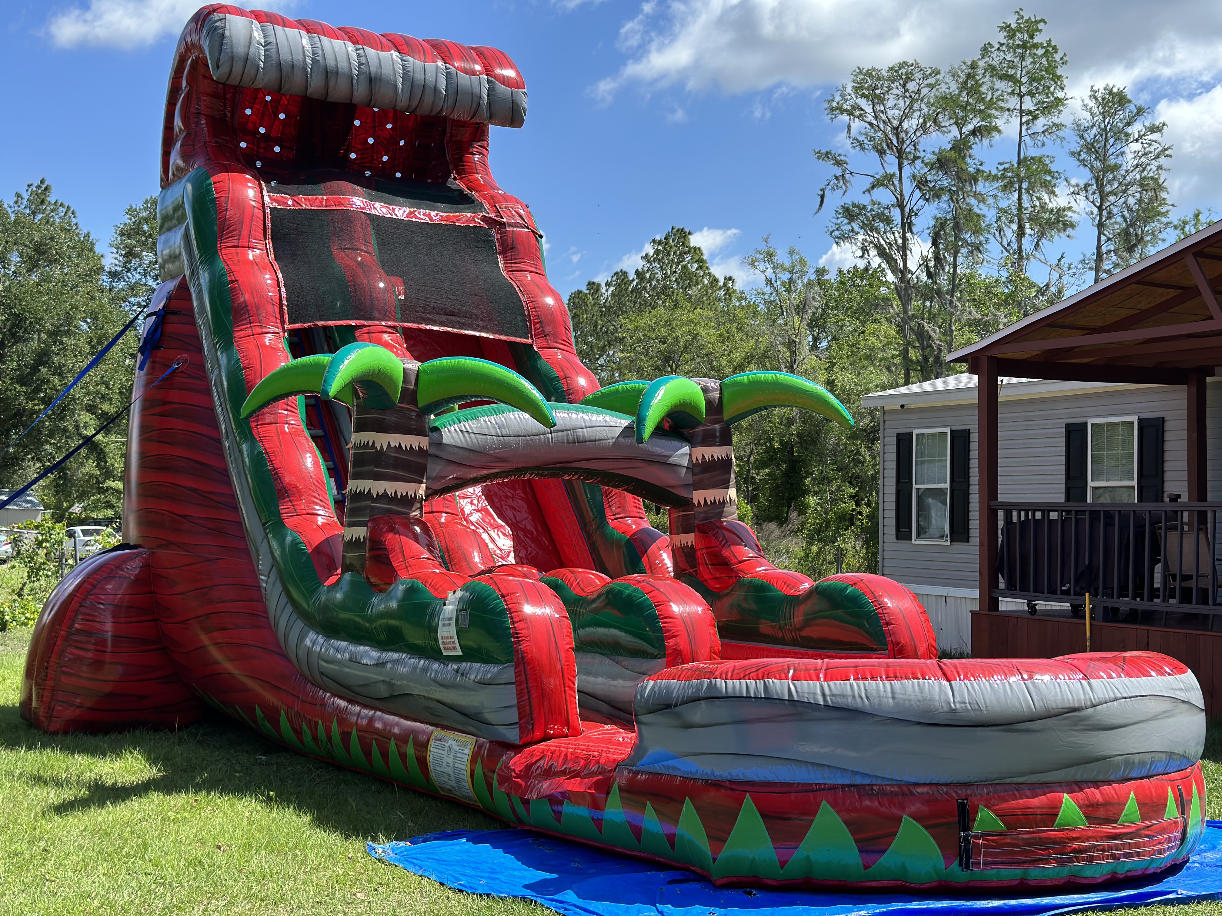 https://www.infinity-jumps.com/category/water-slides/63/24-ft-tall-40-ft-long-with-pool-ruby-splash-water-slide#BodyContent