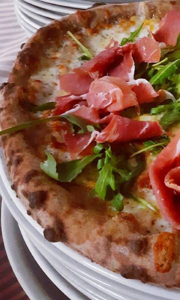 authentic wood fired pizza - pizzeria on the road - sydney