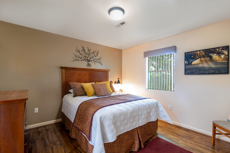 comfortable bedroom-christiansburg-affordable corporatesuites