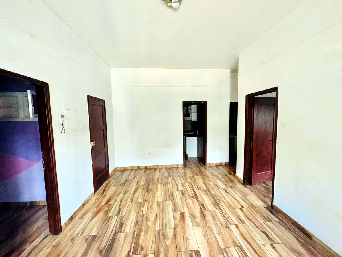 VENDE-SE APARTAMENTO T2 R/C BAIRRO CENTRAL PRÓXIMO AO KFC PONTO FINAL.
