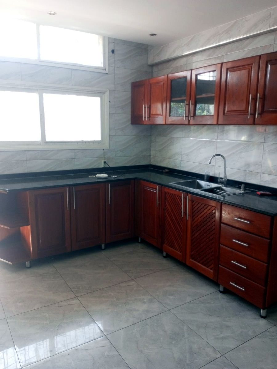 VENDE-SE APARTAMENTO T3,SUÍTE, 7° ANDAR, BAIRRO DA POLANA PRÓXIMO AO RESTAURANTE MIMO'S.