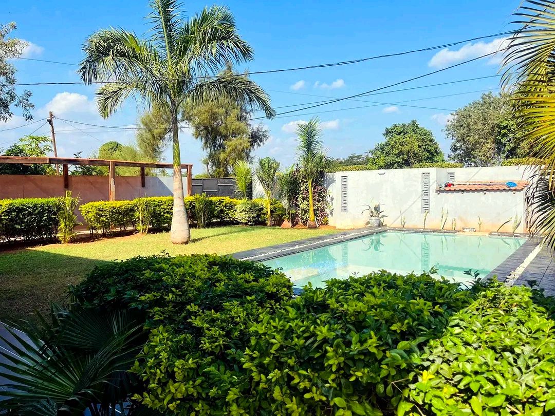 *Arrende-se linda casa tp3 com piscina na, Matola N4 Novare (mussumbuluco).