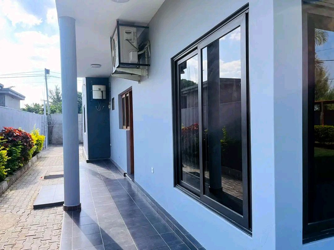 *Arrende-se linda casa tp3 com piscina na, Matola N4 Novare (mussumbuluco).