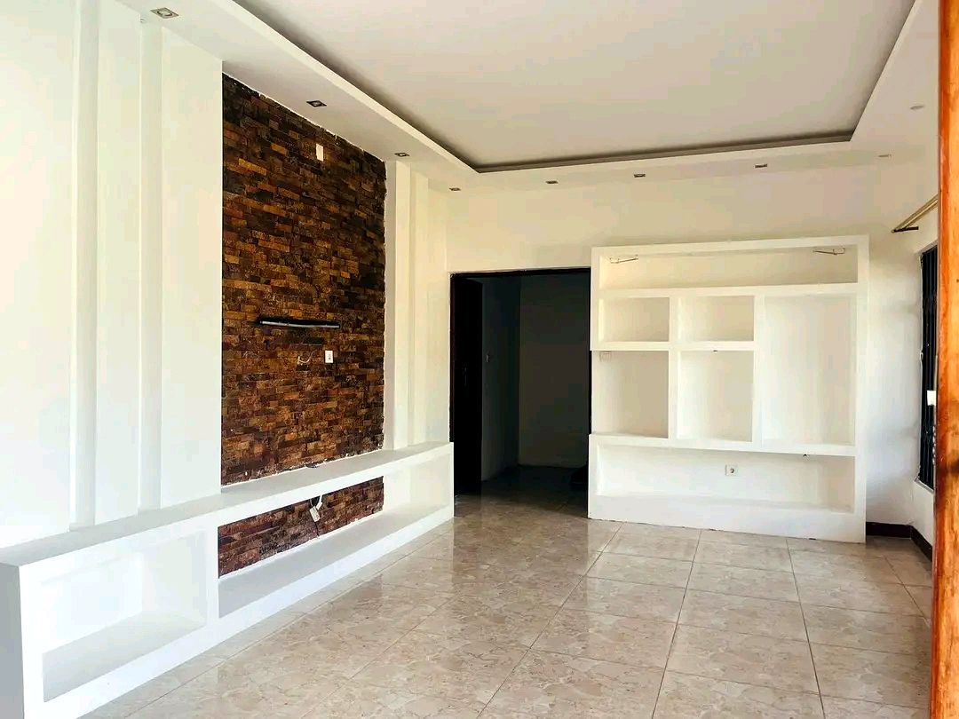 *Arrende-se linda casa tp3 com piscina na, Matola N4 Novare (mussumbuluco).