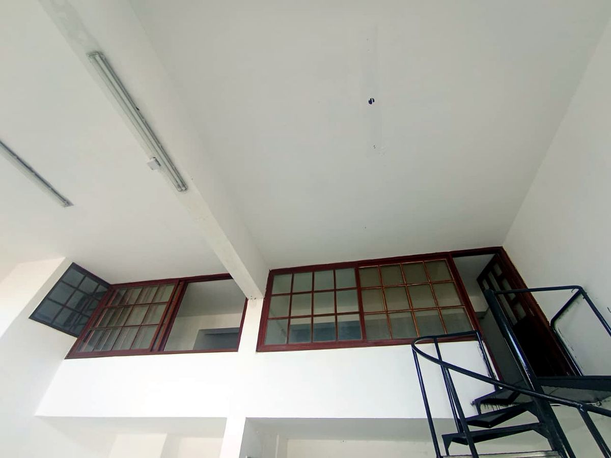 VENDE-SE LOJA SOBRE-LOJA NO BAIRRO ALTO-MAÉ PRÓXIMO À ESTÁTUA MONDLANE.