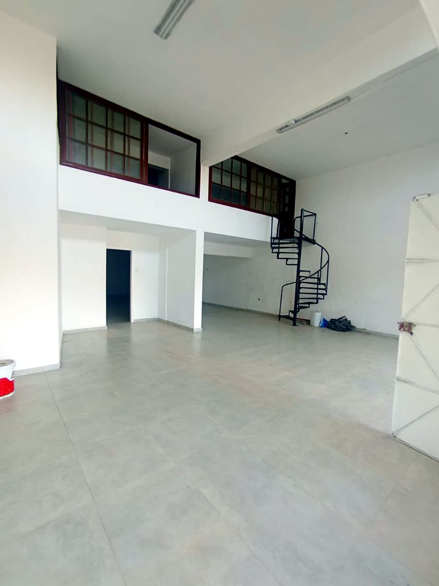 VENDE-SE LOJA SOBRE-LOJA NO BAIRRO ALTO-MAÉ PRÓXIMO À ESTÁTUA MONDLANE.