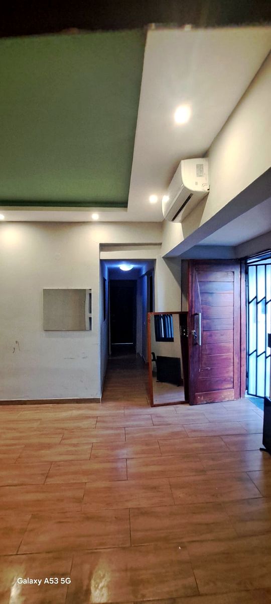 ARRENDA-SE MIN MORADIA T2, SUÍTE, WC GERAL E SERVIÇOS, BAIRRO SOMMERSCHIELD II PRÓXIMO À ESCOLA PORTUGUESA.