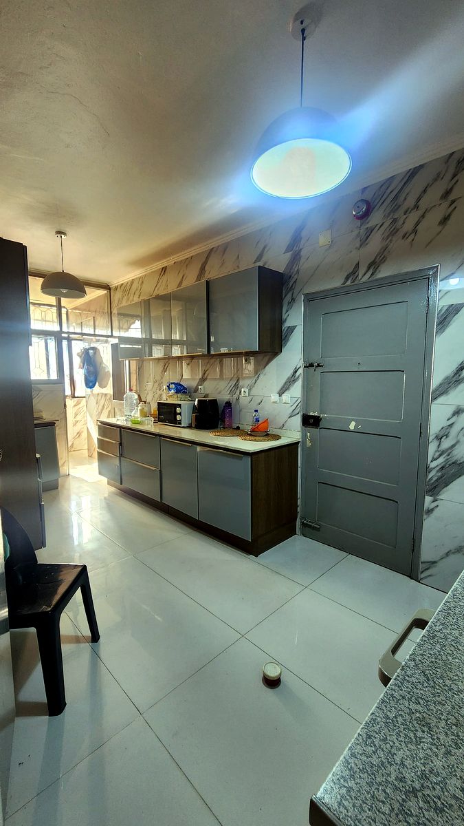 ARRENDA-SE APARTAMENTO T3, 3WC'S, 6° ANDAR S/ELEVADOR, BAIRRO CENTRAL PRÓXIMO À IGREJA NA PANDORA.