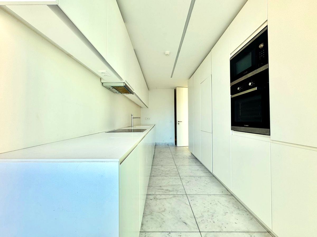 ARRENDA-SE APARTAMENTO T3? SUÍTE, ANDAR INTERMEDIO, PRÉDIO NOVO, NR. POLANA, Av. JULIUS NYERERE.