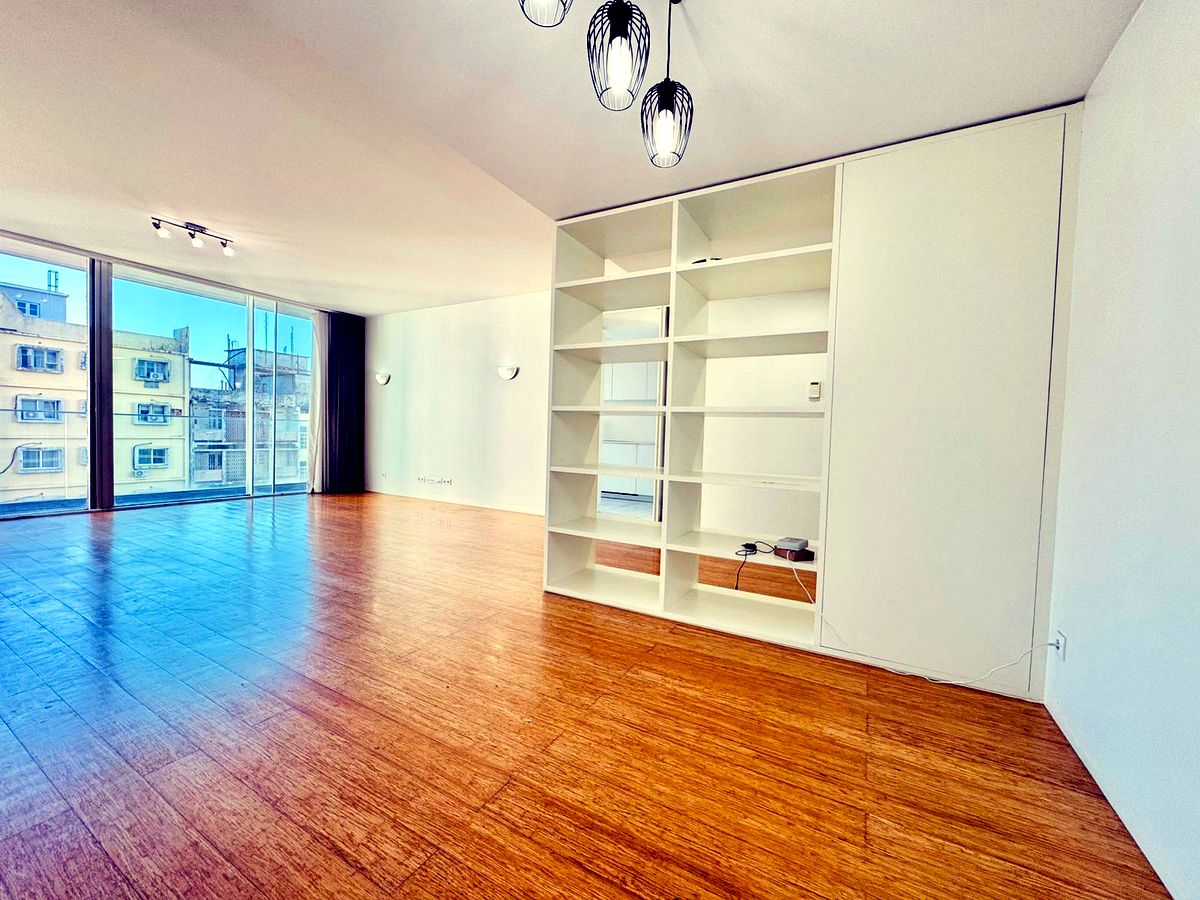 ARRENDA-SE APARTAMENTO T3? SUÍTE, ANDAR INTERMEDIO, PRÉDIO NOVO, NR. POLANA, Av. JULIUS NYERERE.