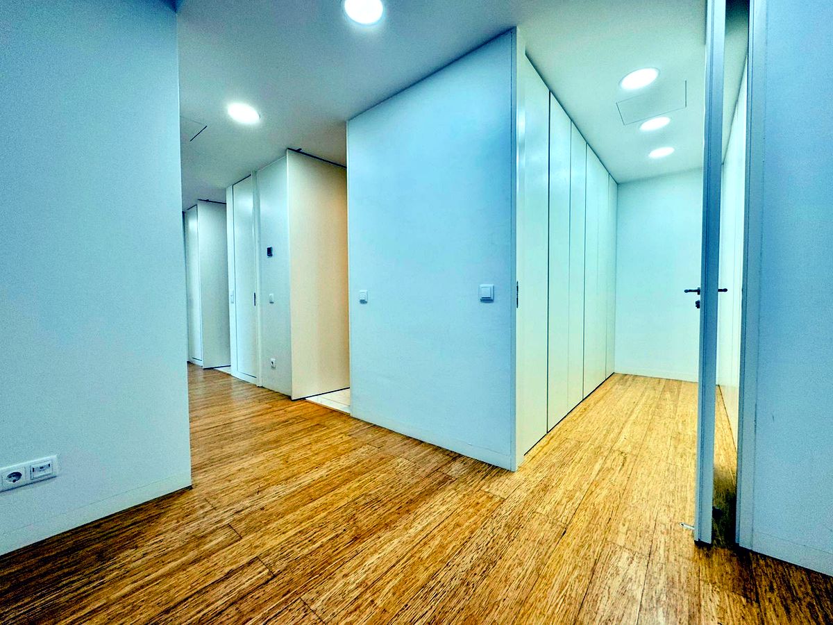 ARRENDA-SE APARTAMENTO T3? SUÍTE, ANDAR INTERMEDIO, PRÉDIO NOVO, NR. POLANA, Av. JULIUS NYERERE.