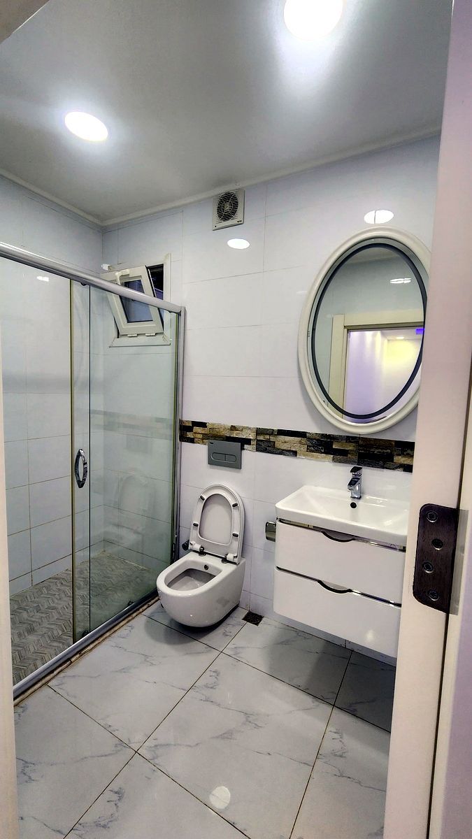 ARRENDA-SE APARTAMENTO T1 MOBILADO, R/C, PRÉDIO NOVO, BAIRRO DA POLANA PRÓXIMO AO JARDIM DOS NAMORADOS.