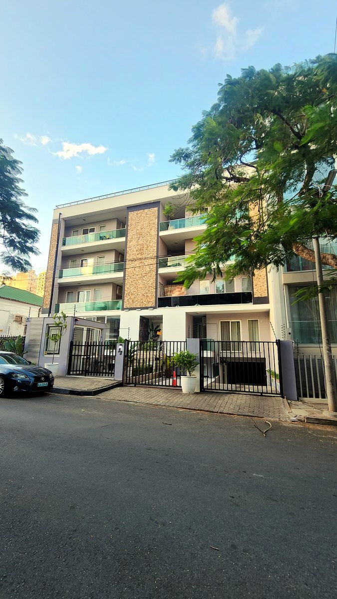 ARRENDA-SE APARTAMENTO T1 MOBILADO, R/C, PRÉDIO NOVO, BAIRRO DA POLANA PRÓXIMO AO JARDIM DOS NAMORADOS.