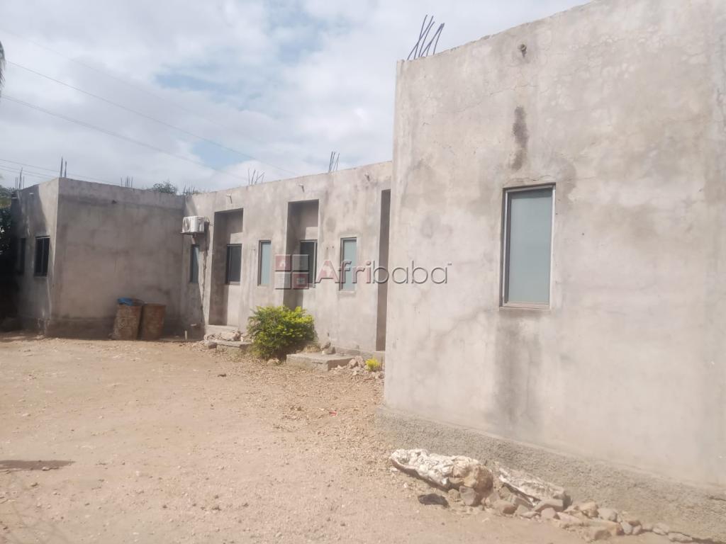 đźŹ˘ disponĂ­vel para arrendamento  edifĂ­cio comercial Ă s margens do rio