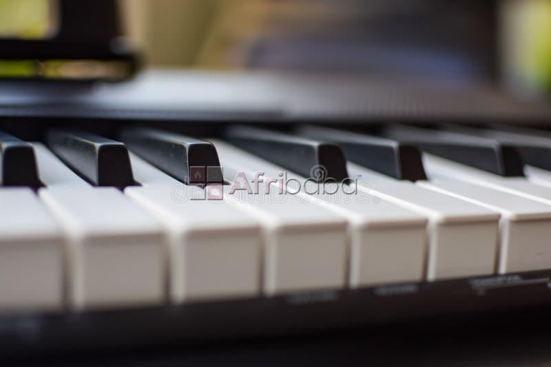 Aprenda Piano a baixo custo