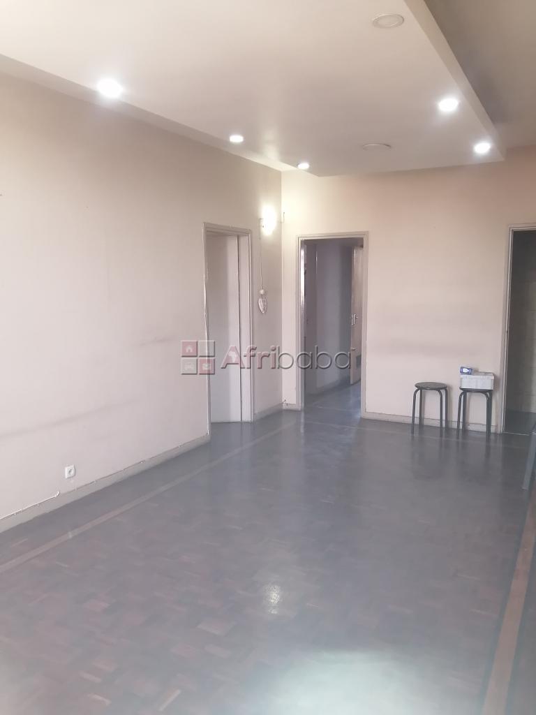 Arrenda-se excelente Apartamento T3 no Alto Maé