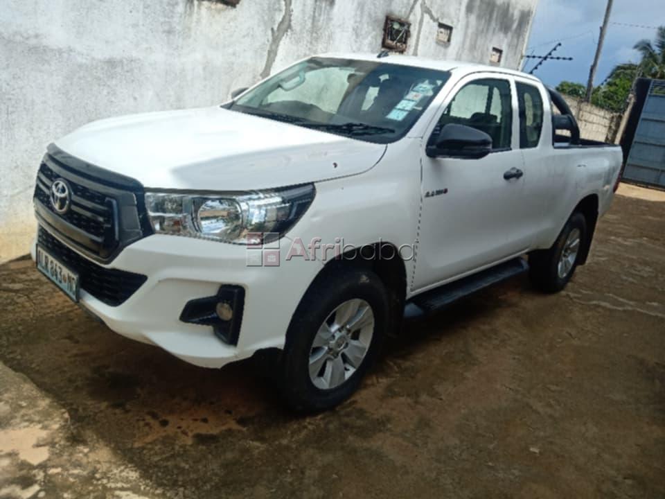 Vendo toyota hilux 4Ã—4 branco, mc-341-mc.