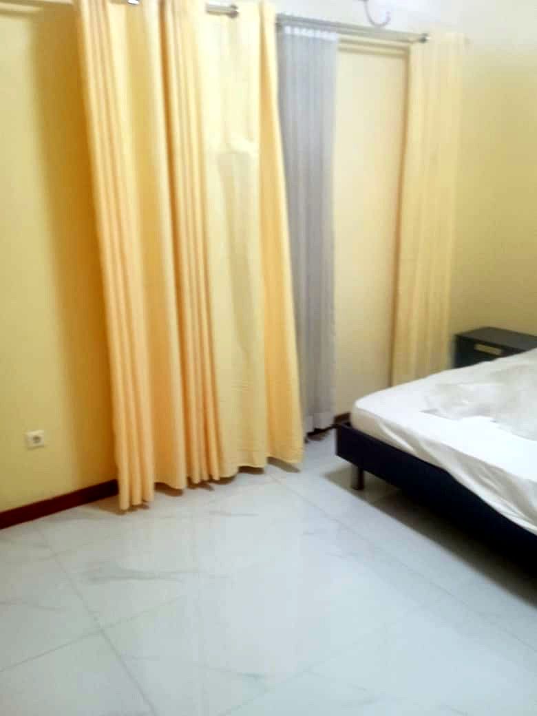 ARRENDA-SE MORADIA T3 MOBILADA,3 SUÍTES, ANEXO COMPLETO, NA MATOLA 700!