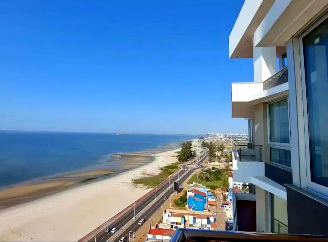 VENDE-SE APARTAMENTO T4, 3 SUÍTES, BAIRRO TRIUNFO, AV. DA MARGINAL.