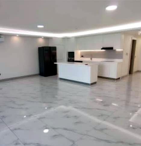 VENDE-SE E ARRENDA-SE. Um apartamento T3 localizado na Av. Marginal ao lado do Hotel Glória no condomínio PARK MOZA, sem mobília.