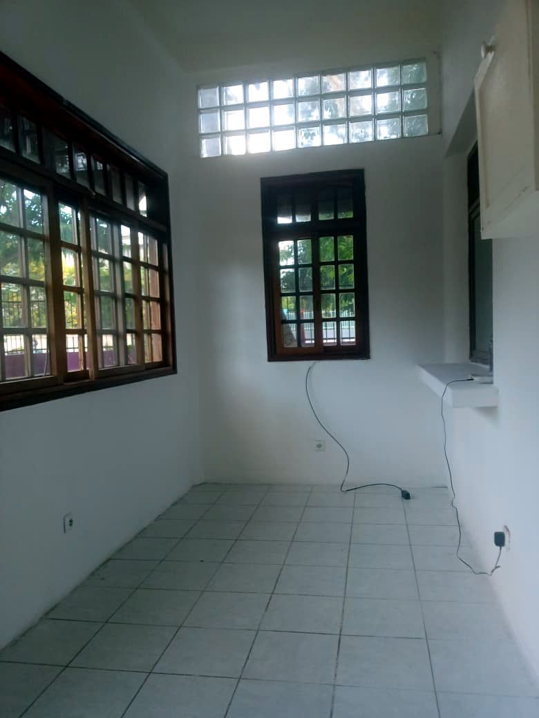 Arrenda-se Excelente Geminada R/C tipo 3, no bairro Polana.