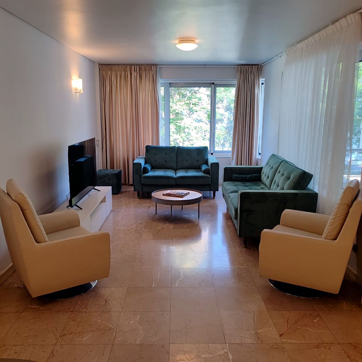 Arrendo apartamento T3 mobilado na polana Frederik English