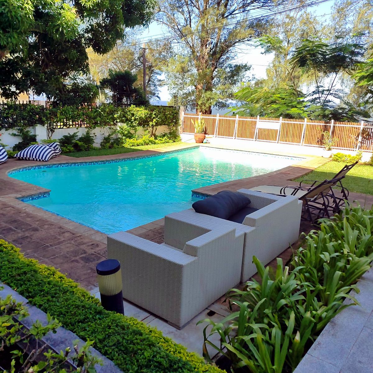 Arrendo apartamento T3 mobilado na polana Frederik English