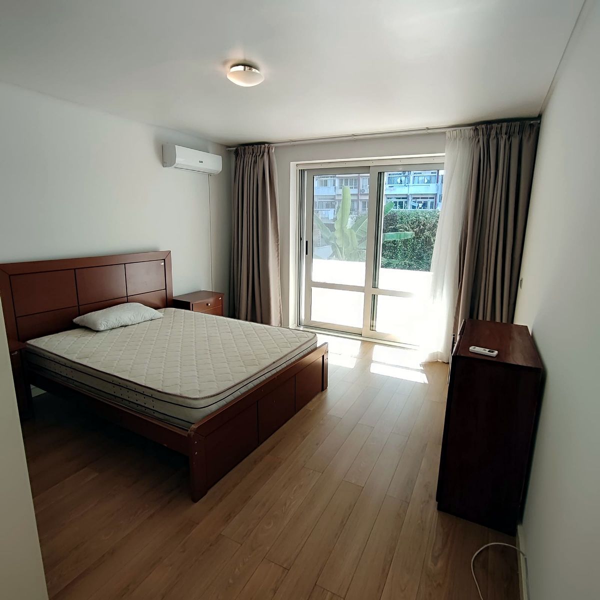 Arrendo apartamento T3 mobilado na polana Frederik English