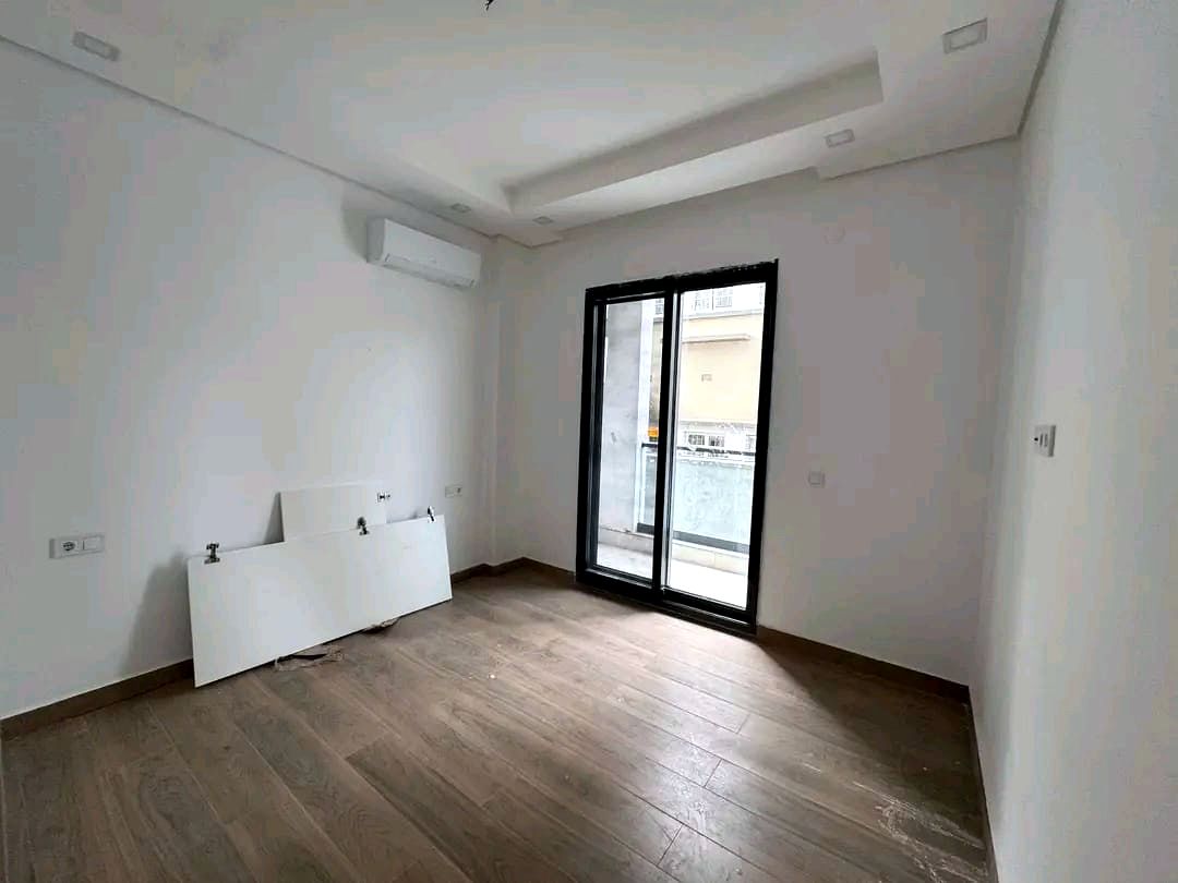 Vende-se Apartamento T3 Condomínio Flor Residêncie
