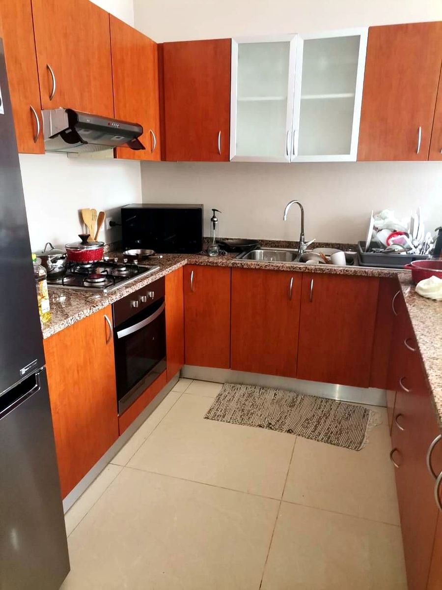 Moradia Tipo 4 bairro do Triunfo velho, costa de sol (Excellent 4 bedroom house)