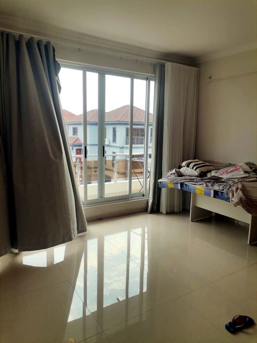 Moradia Tipo 4 bairro do Triunfo velho, costa de sol (Excellent 4 bedroom house)