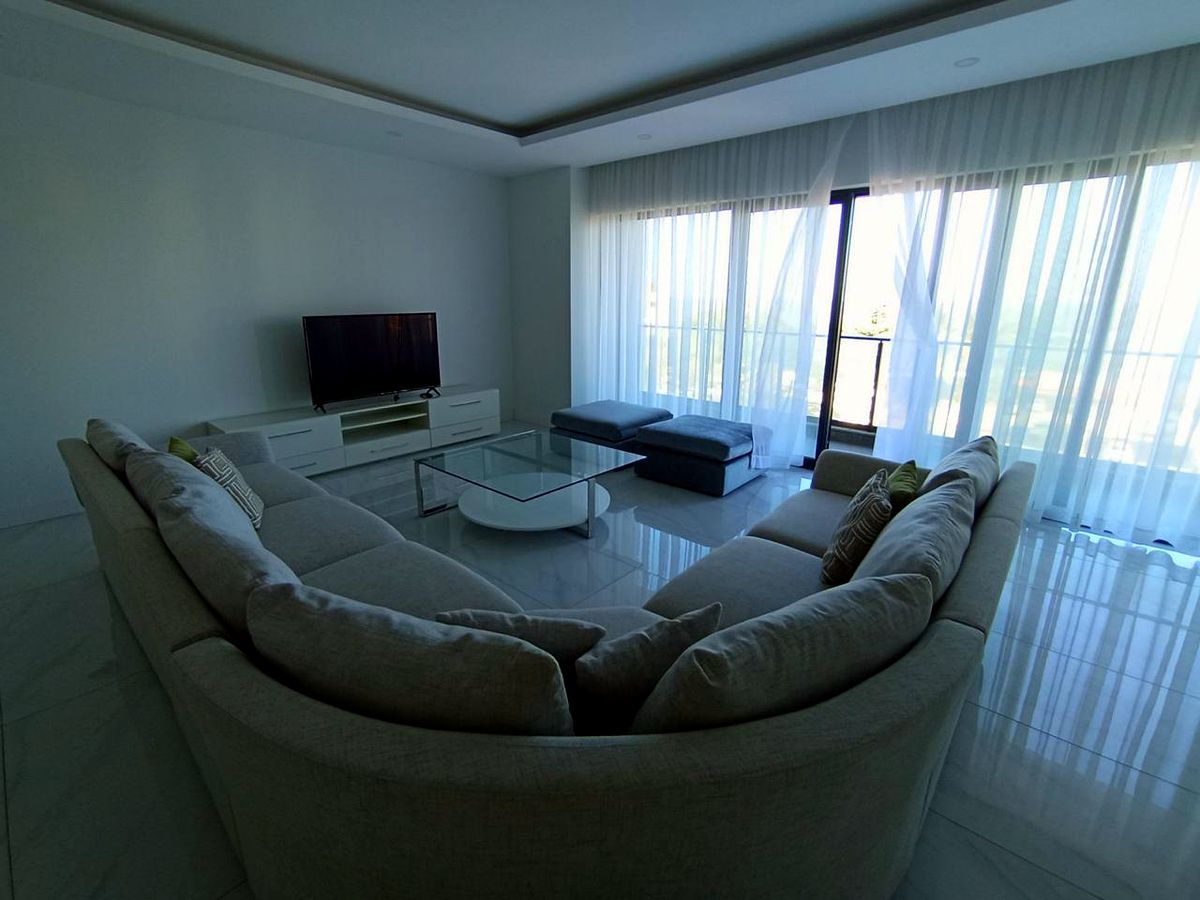 Apartamento Tipo 3 com mobília(móveis) no condomínio Polana View Av Julis Nherere