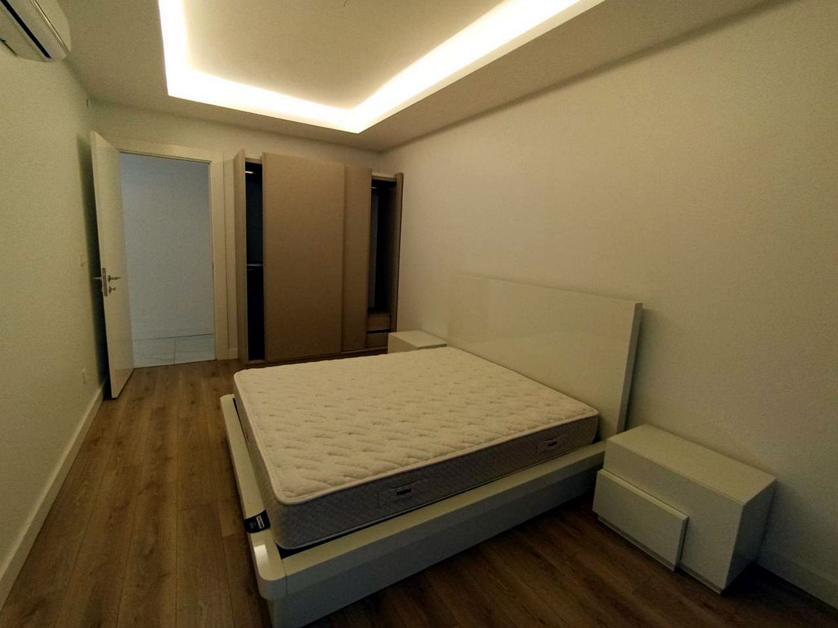 Apartamento Tipo 3 com mobília(móveis) no condomínio Polana View Av Julis Nherere