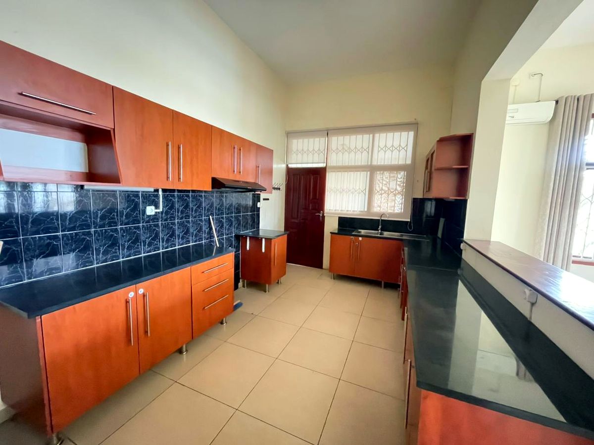 Arrendo moradia T5  na sommershiild