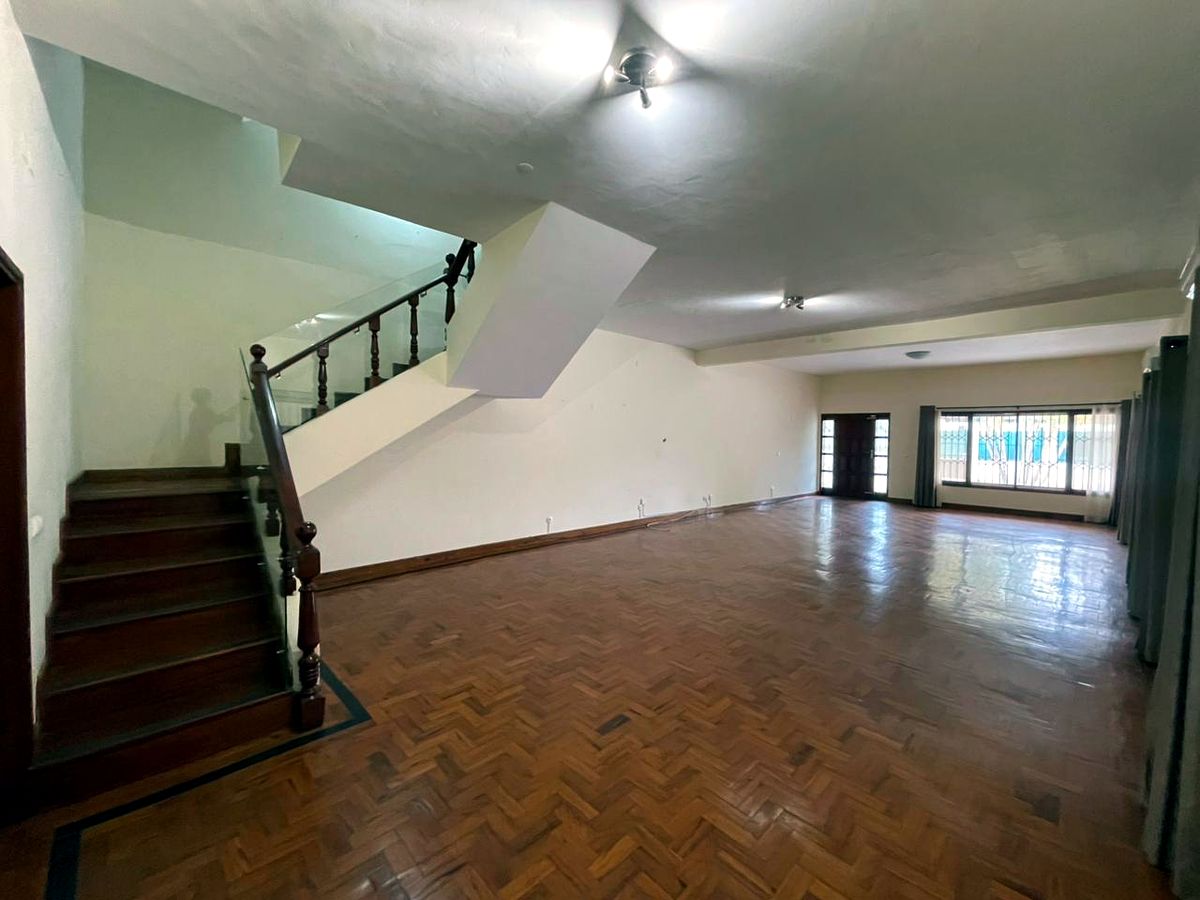 Arrendo moradia T5  na sommershiild