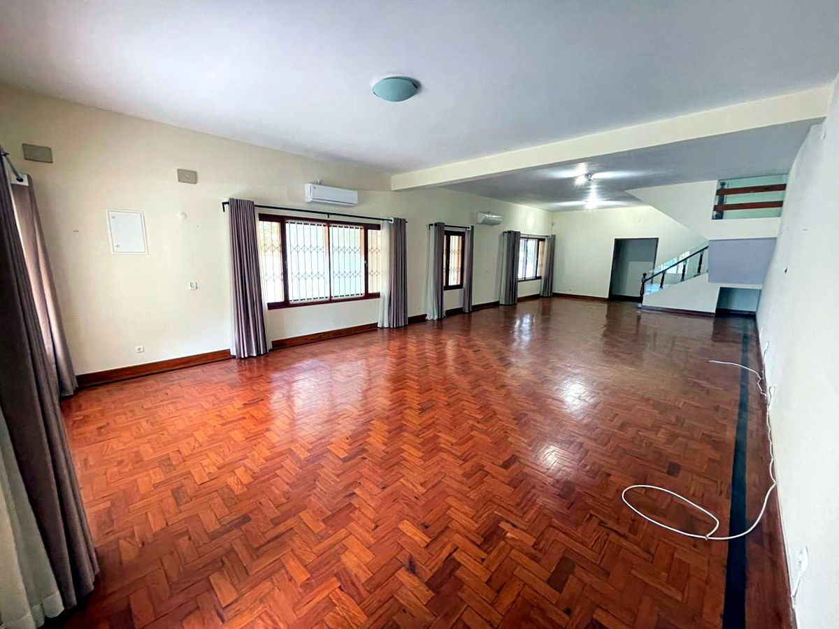 Arrendo moradia T5  na sommershiild