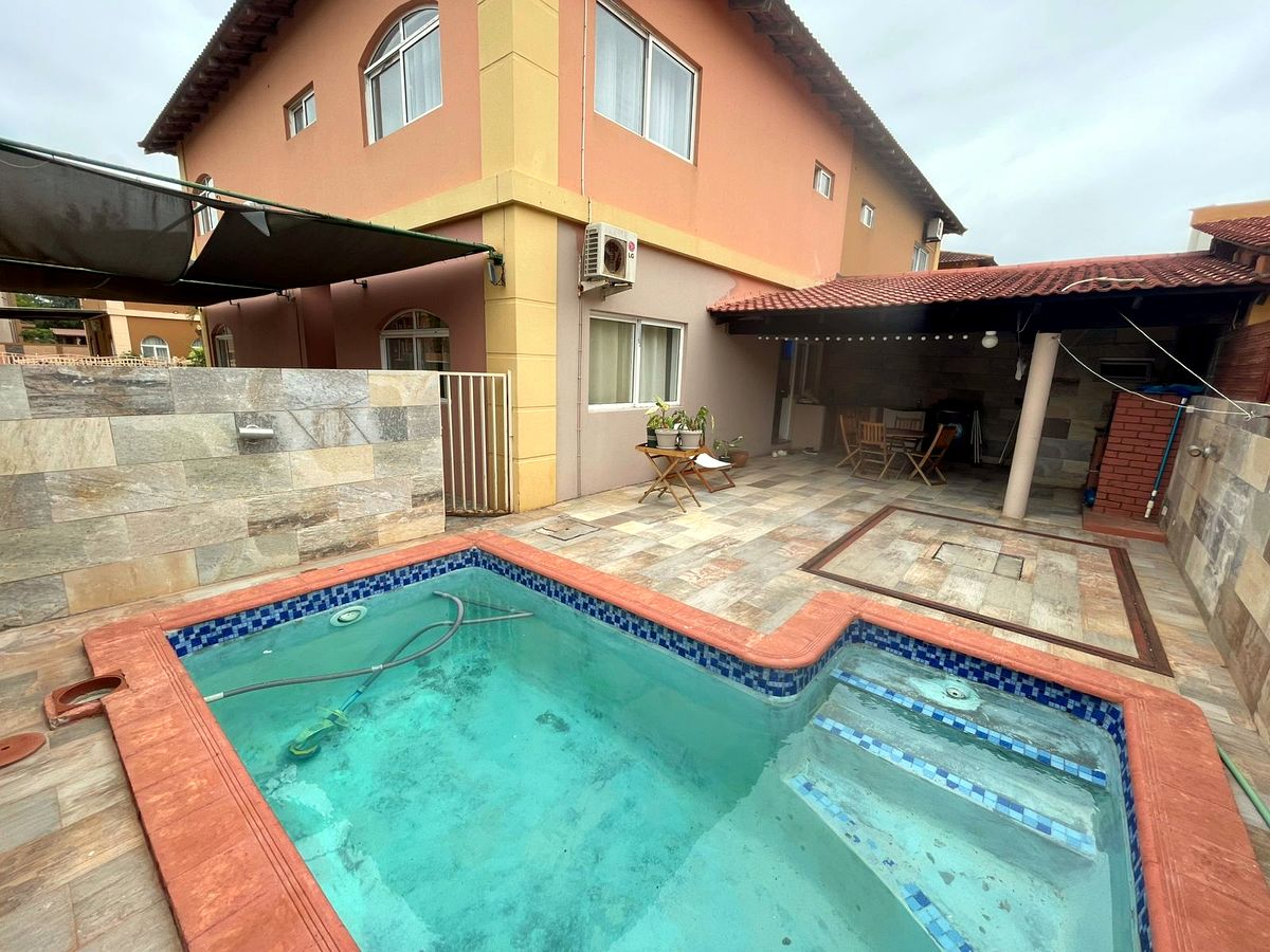 Arrendo moradia T4 no condomínio triunfo