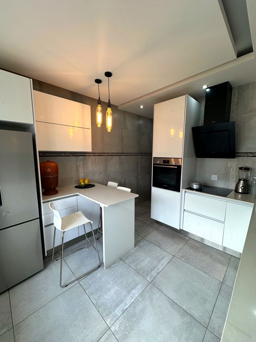 VENDE-SE APARTAMENTO T3, 2° BAIRRO CENTRAL PRÓXIMO AO JARDIM DONA BERTA.