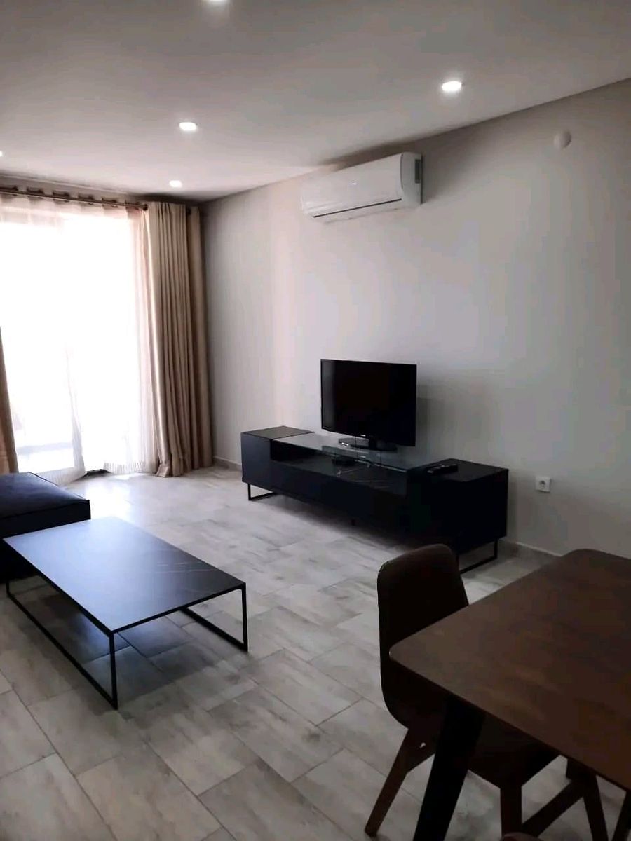 Vende-se Apartamento T3 Mobilado Condomínio Plaza