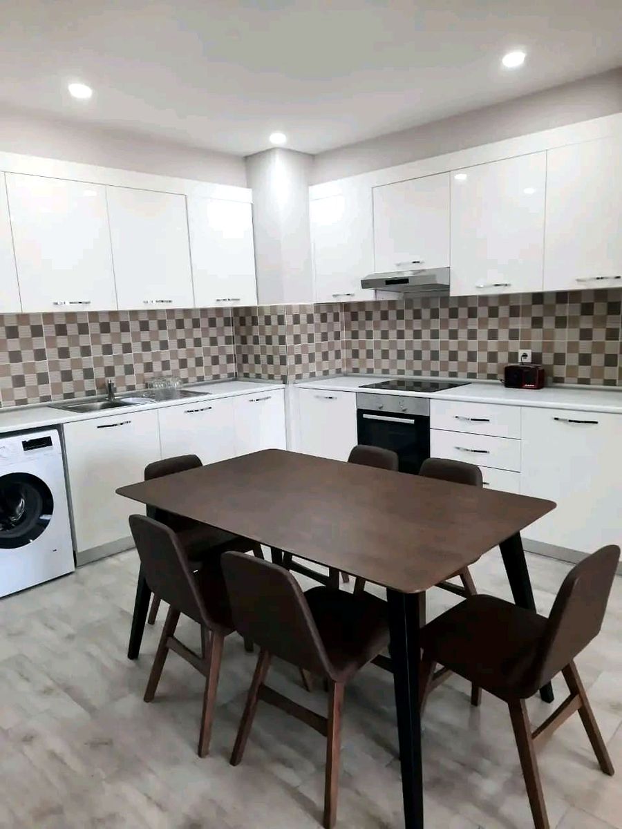 Vende-se Apartamento T3 Mobilado Condomínio Plaza