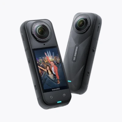 Vue avant de l’Insta360 X5 avec boîtier robuste – Vidéo 360 haute résolution pour contenus dynamiques