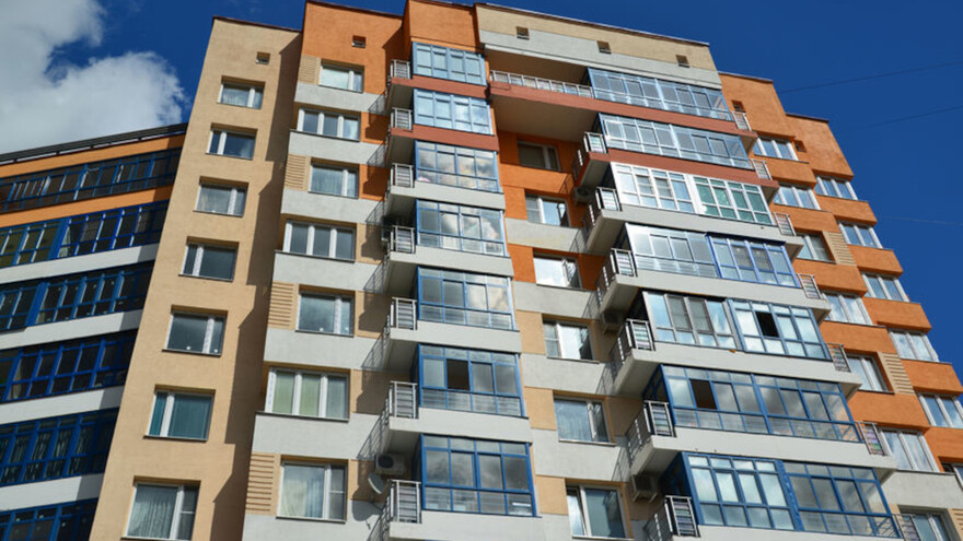 Je výhodnější osobní nebo družstevní forma vlastnictví panelového bytu?