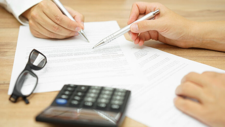 Možnosti financování panelových bytů - je lepší hypotéka nebo úvěr ze stavebního spoření?