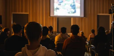 Pardubický Kraťas fotografie z vyhlášení 3. ročníku soutěže krátkých filmů. 