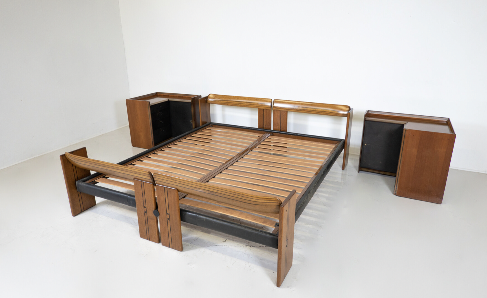 Artona Bed with Nightstands by Scarpa for Maxalto