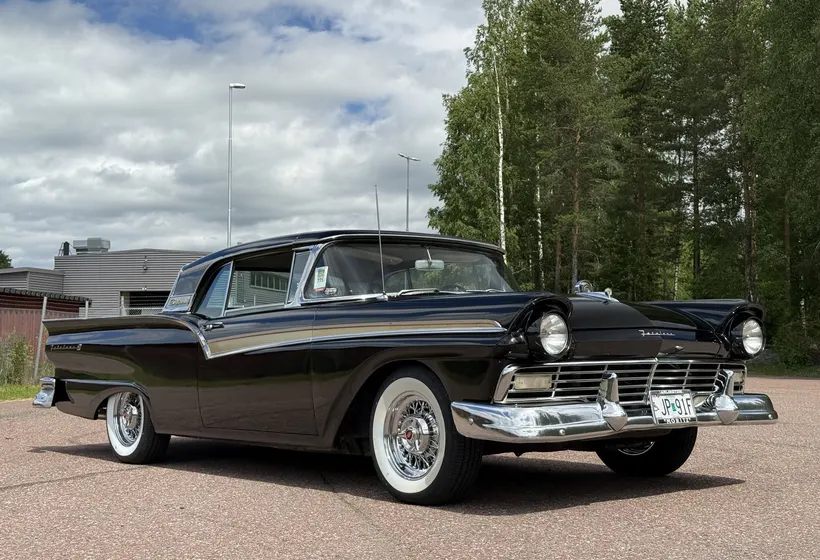 1957 Ford Fairlane 500 Hardtop Cabriolet