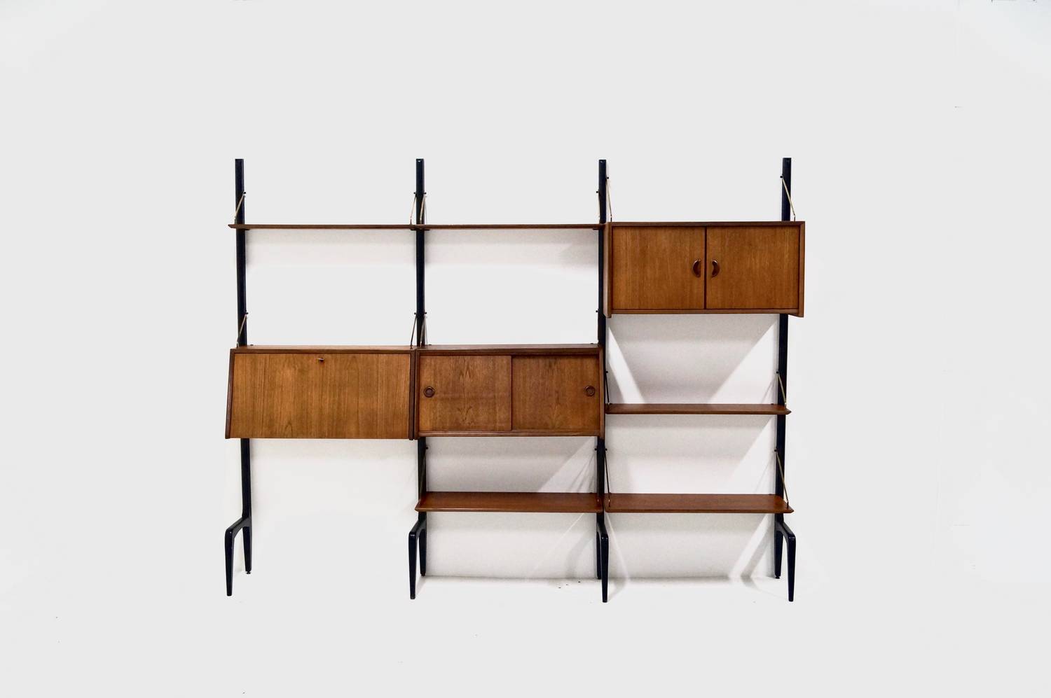 WeBe Wall Unit by Louis van Teeffelen