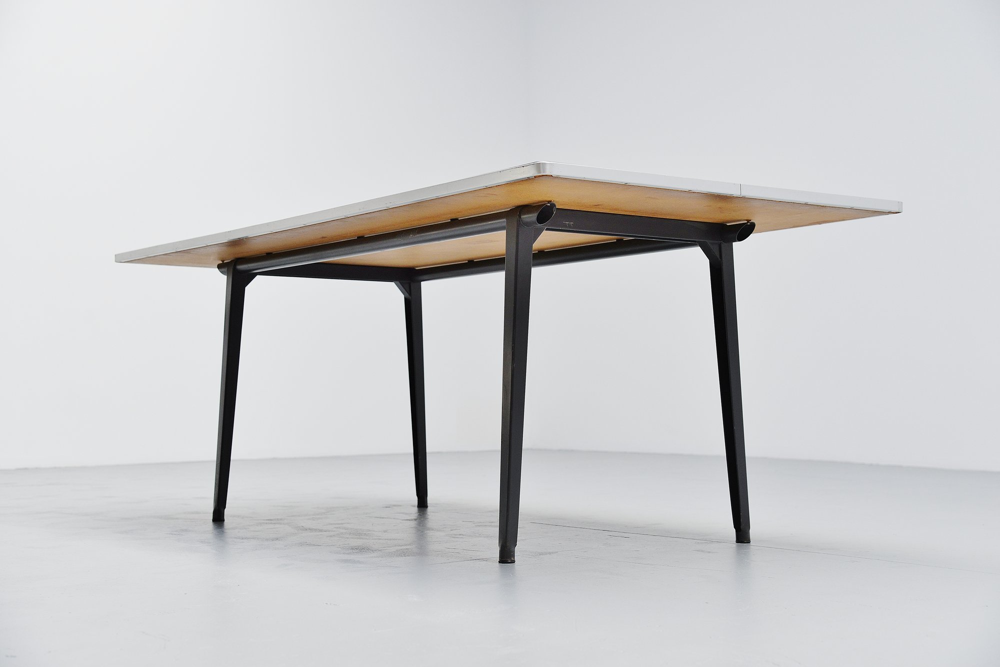 Friso Kramer Reform Table