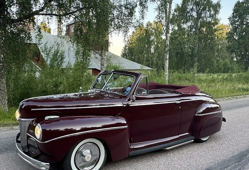 1941 Ford Super De Luxe Cabriolet