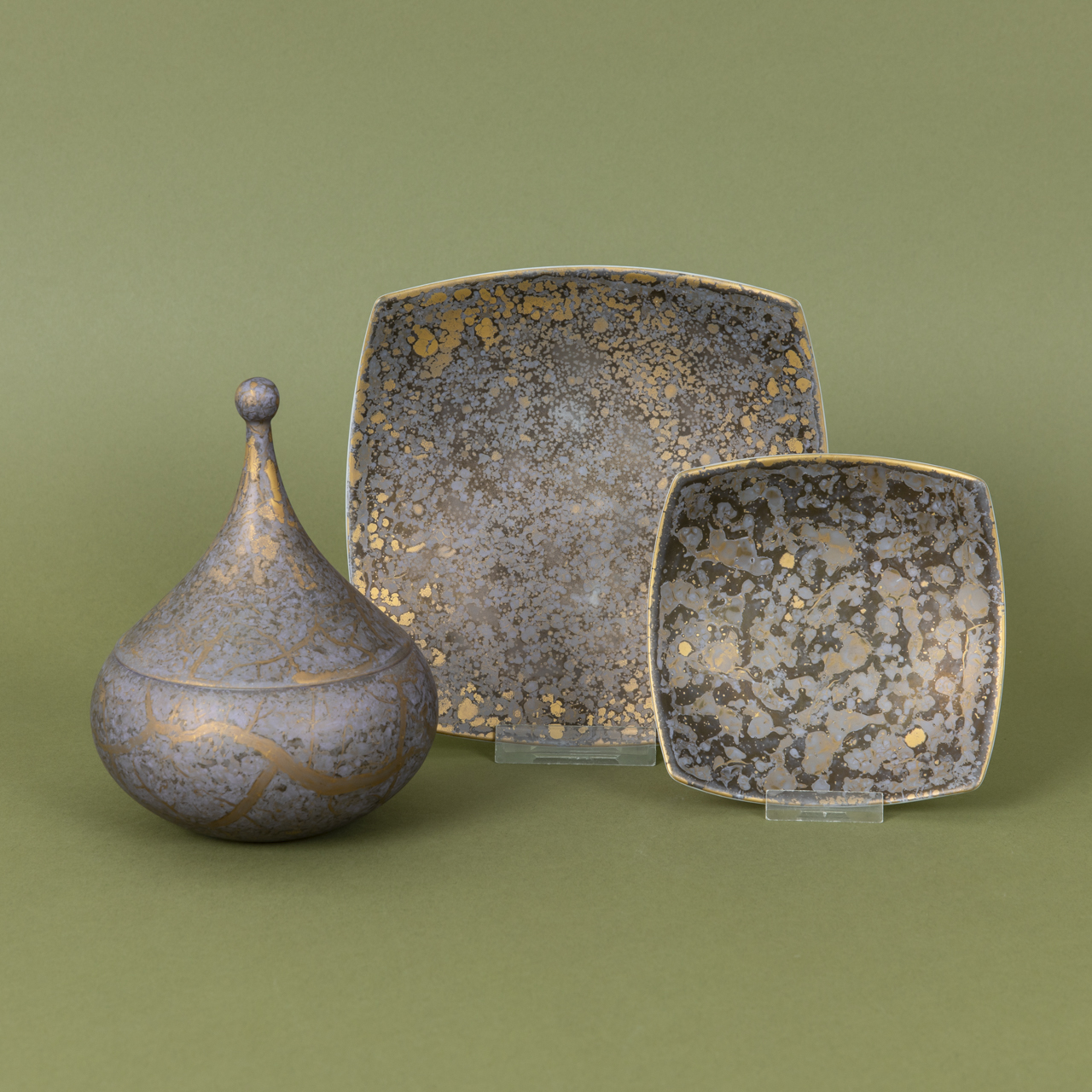Lidded Box and 2 Bowls "Goldfeuer"